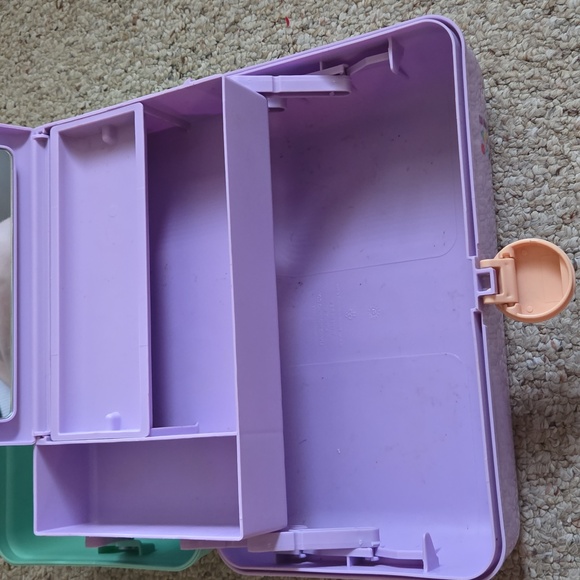 Caboodles Sea foam Lilac cosmetic make-up case with mirror - Picture 3 of 3